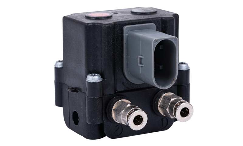Compressed air control valve
